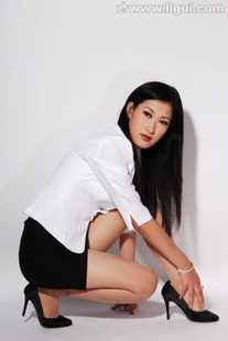 Model Tingting “Beautiful Shots in Monochrome” [丽柜LiGui] Photo pictures of beautiful legs and jade feet