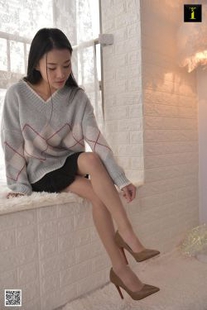 Ye Zi “The Sweater of Petite Leaves” [奇思趣向IESS] Photo Album of Beautiful Legs in Stockings