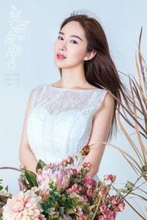 Yi Yang’s “My Flowering Years” [Headline Goddess WordGirls] Photo Album