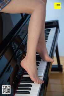 Model Qiqi “Beautiful Feet on Black and White Keys 2” [奇思趣向IESS] Photo Album