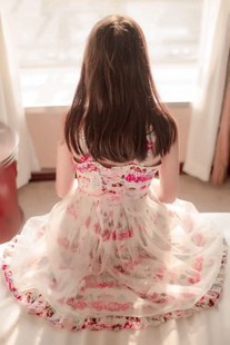 [Field of Wind] NO.106 Girl in a Flower Skirt in White Silk Photo Album