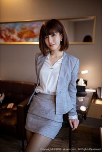 [秀人XIUREN] No.2105 Lin Wenwen yooki “Secretary Theme Series in Suits” Photo Album