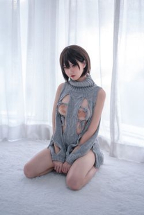COS girl A Xun kaOri “Backless Sweater” Photo Album