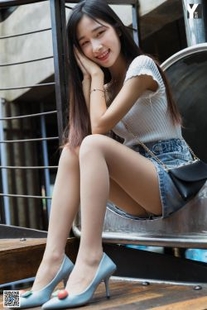 [IESS 奇思趣向] Model Meizi “The Woman Next Door in Hong Kong Style” Photo Album of Silky Pork and Beautiful Feet
