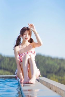 [COS Welfare] Sakura Peach Meow – Sweet Strawberry Swimsuit Photo Set