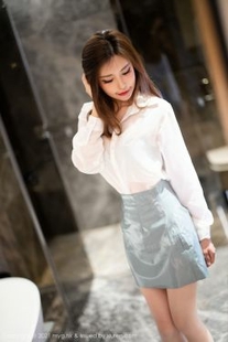 [美媛馆MyGirl] Vol.583 Qi Lijia Carina – classic white shirt and unique mint green leather skirt OL